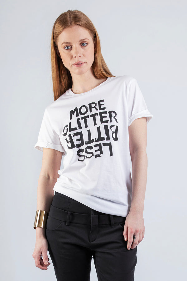 MORE GLITTER LESS BITTER - ステートメントTシャツ