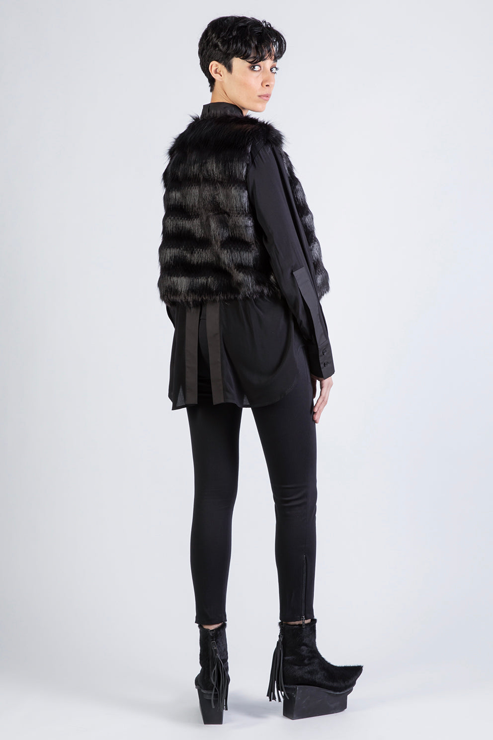 FAKE FUR SHORT - Weste