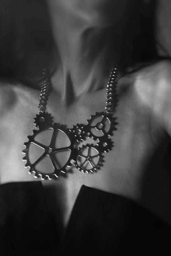 GEARWHEEL QUEEN - Gold Necklace