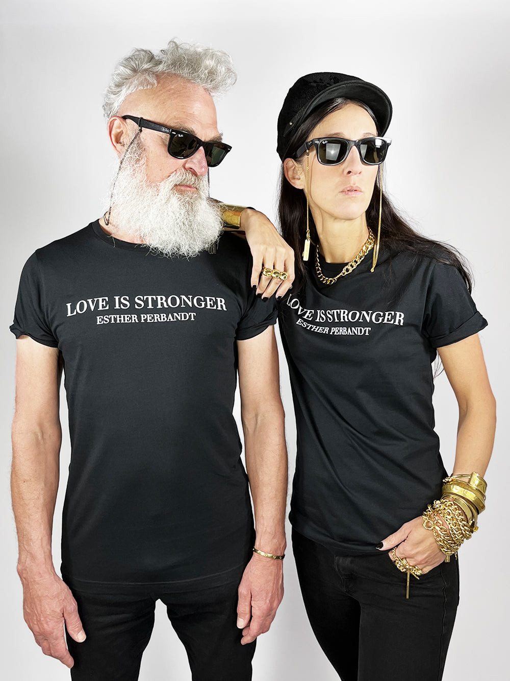 LOVE IS STRONGER - Statement T-Shirt