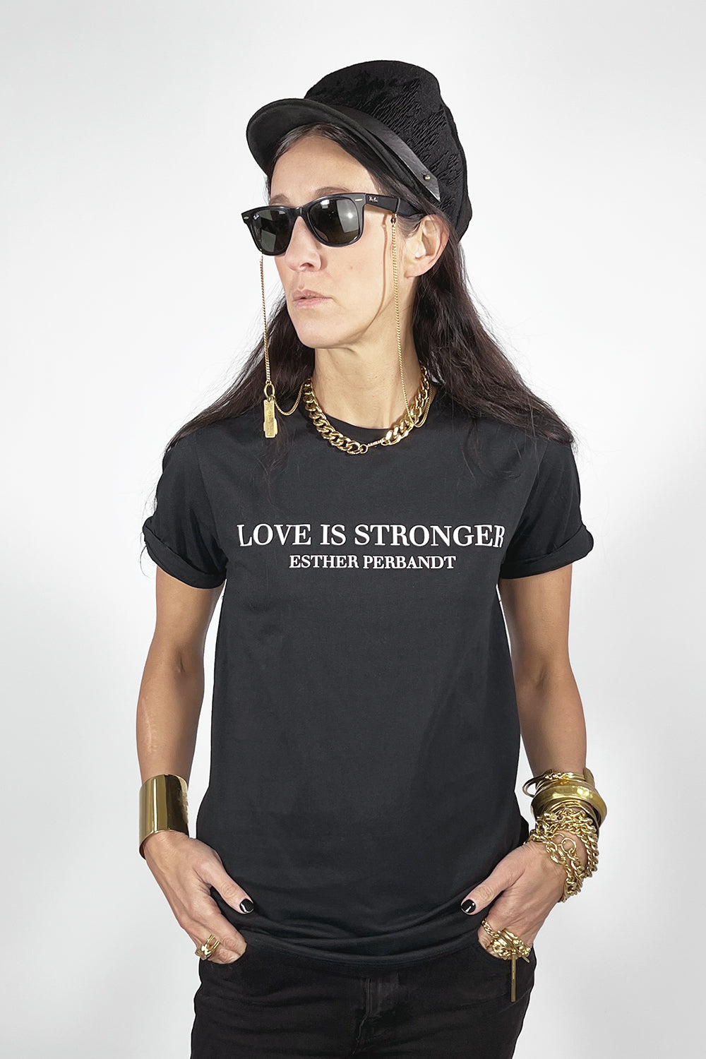 LOVE IS STRONGER - Statement T-Shirt