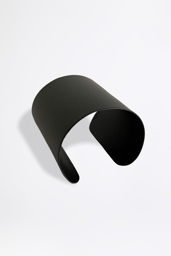 PLAIN - Black Cuff