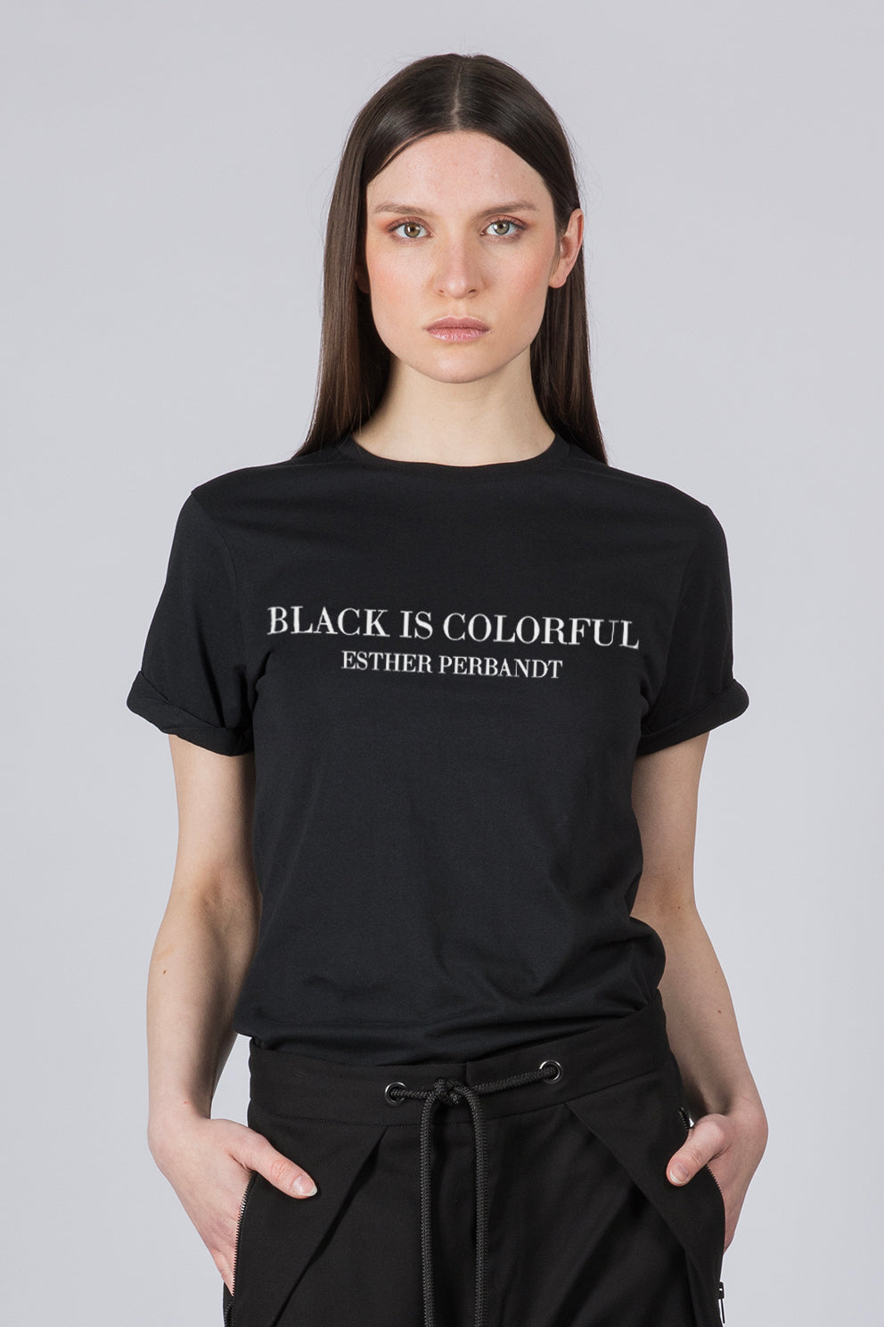 BLACK IS COLORFUL - ステートメントTシャツ - 女性